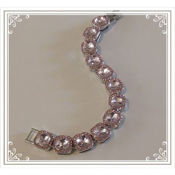 Trendy Goth Silver Bling Pave Rhinestone Cushion/Round Halo Link Bracelet - Picture 2 of 3